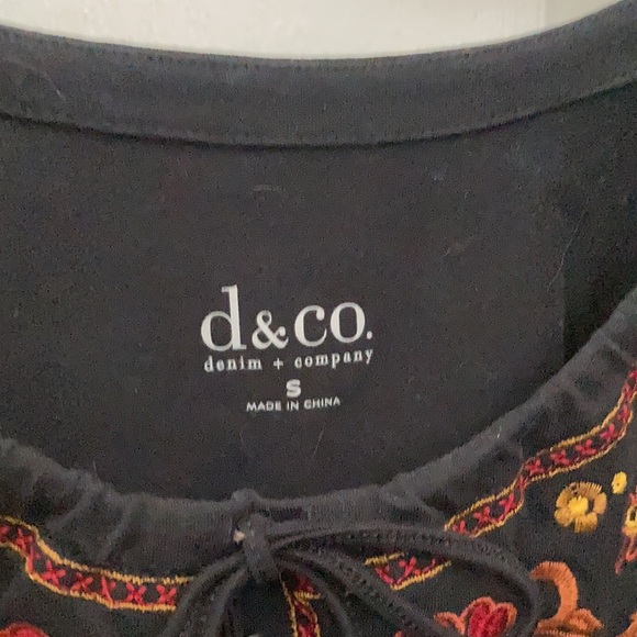 FINAL MARKDOWN Denim and company peasant style top Small - Picture 3 of 4